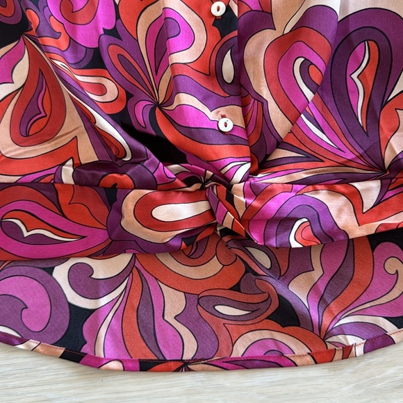 Beautiful silk blouse. Cheerful and retro - Picture 4 of 4